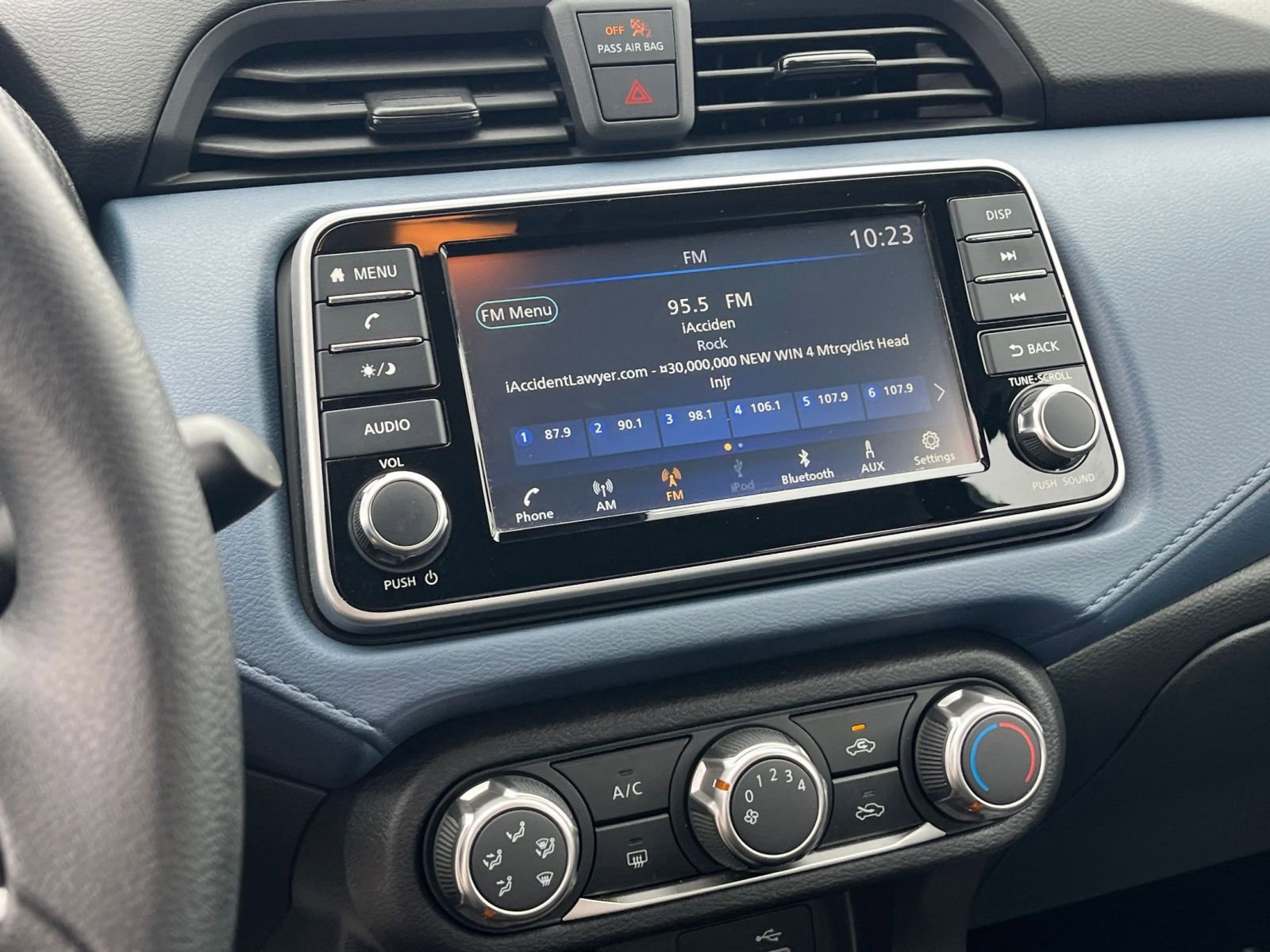 Used 2025 Nissan Versa SV FWD image 20