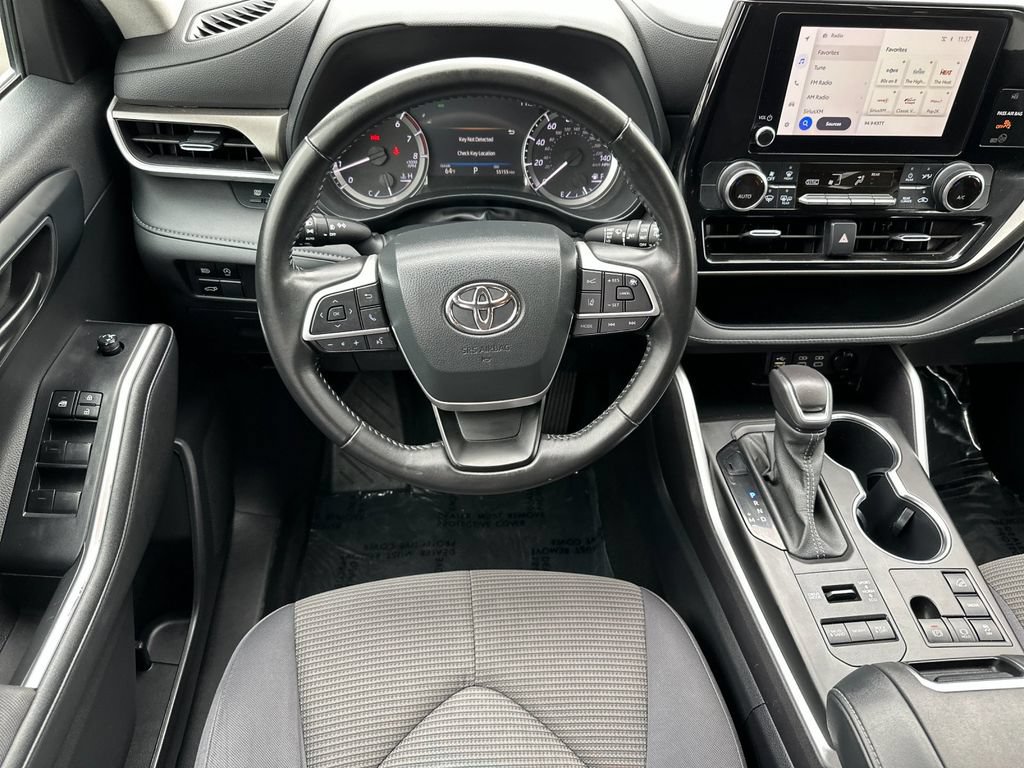 Used 2023 Toyota Highlander LE AWD/4WD image 13