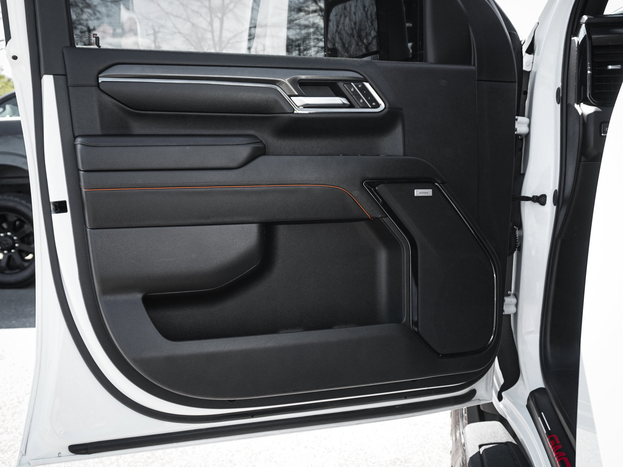 Used 2024 GMC Sierra 2500 AT4 image 15