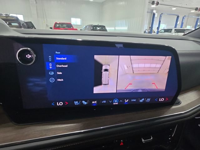 Used 2025 Chevrolet Suburban High Country AWD/4WD image 14
