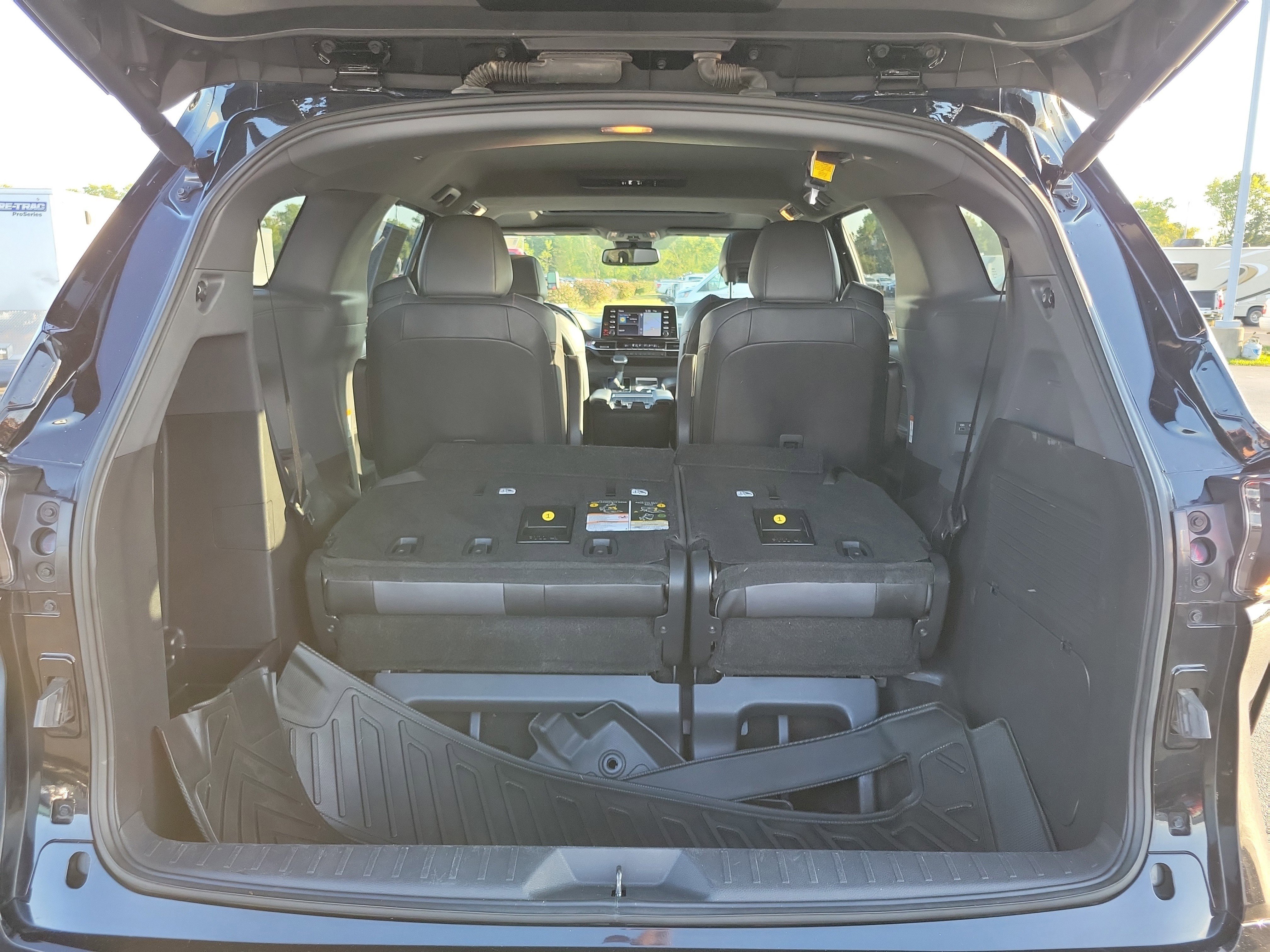 Used 2023 Toyota Sienna XSE image 8