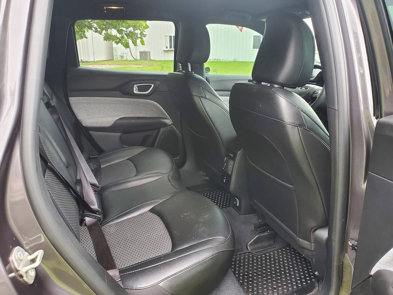 Used 2024 Jeep Compass Latitude w/ Convenience Group AWD/4WD image 18