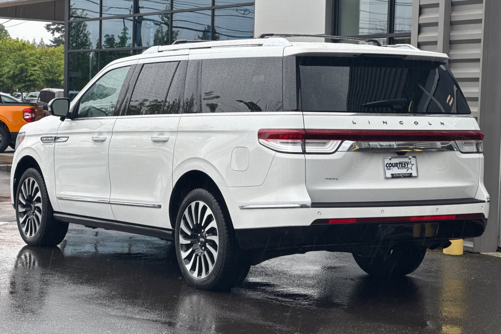 Certified 2024 Lincoln Navigator L Black Label AWD/4WD image 6