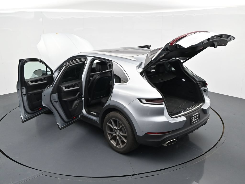 Certified 2025 Porsche Cayenne AWD/4WD image 19