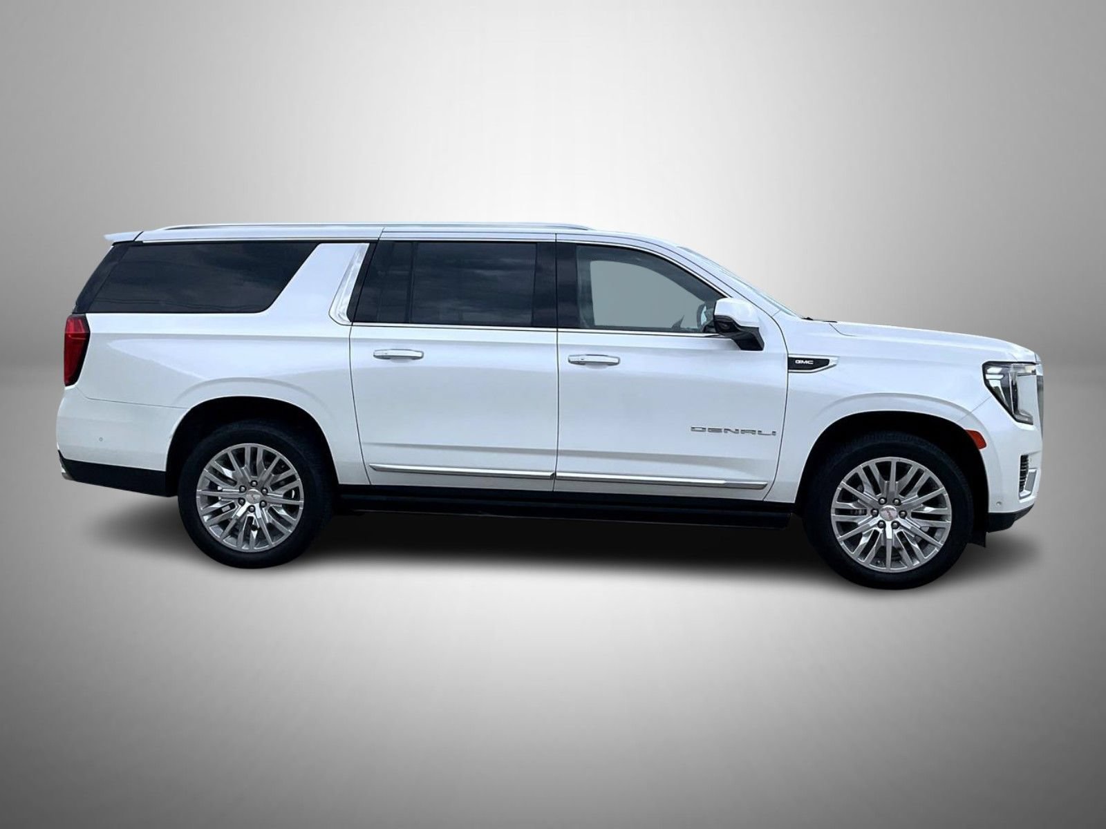 Used 2023 GMC Yukon XL Denali w/ Denali Reserve Package AWD/4WD image 4