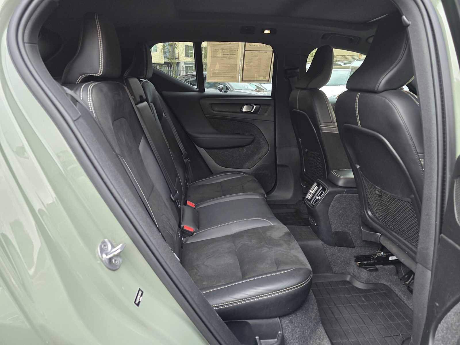 Certified 2022 Volvo XC40 P8 Recharge Ultimate image 22