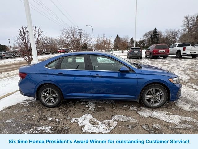 Used 2024 Volkswagen Jetta SE image 3