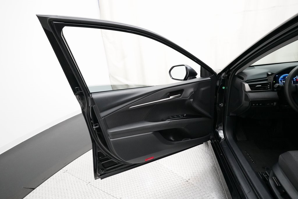 Used 2025 Toyota Camry LE image 27