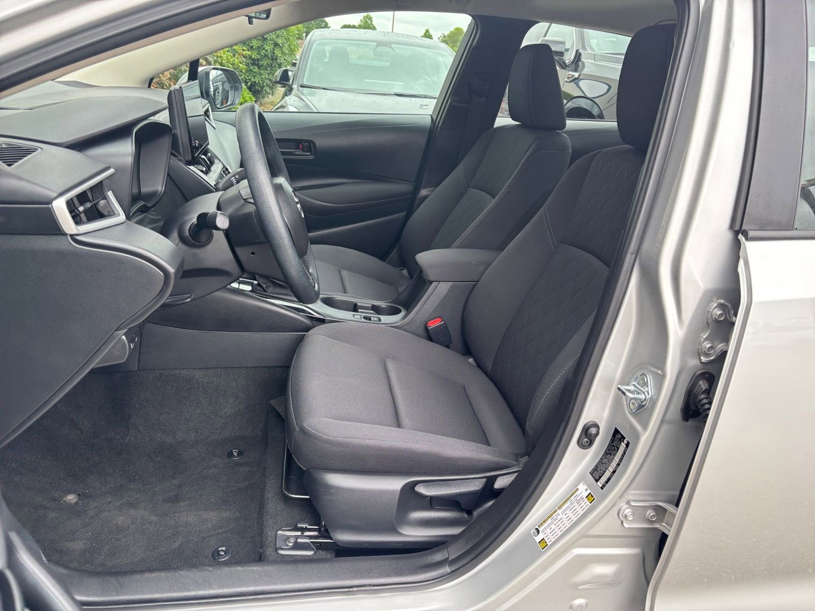 Used 2025 Toyota Corolla LE FWD image 36