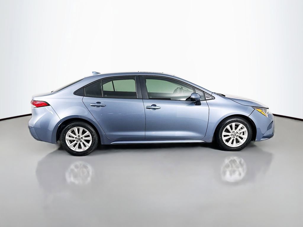 Used 2023 Toyota Corolla LE w/ LE Premium Package image 4