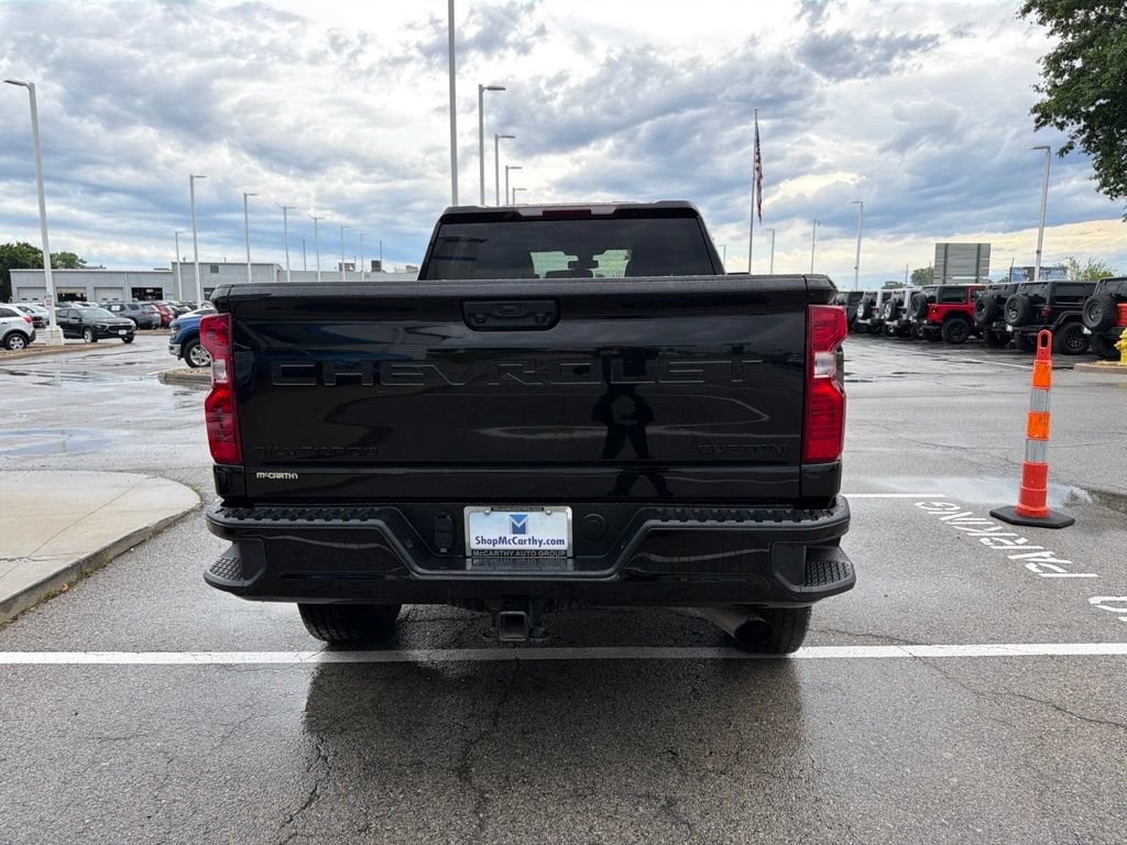Used 2023 Chevrolet Silverado 2500 Custom w/ Custom Value Package AWD/4WD image 4