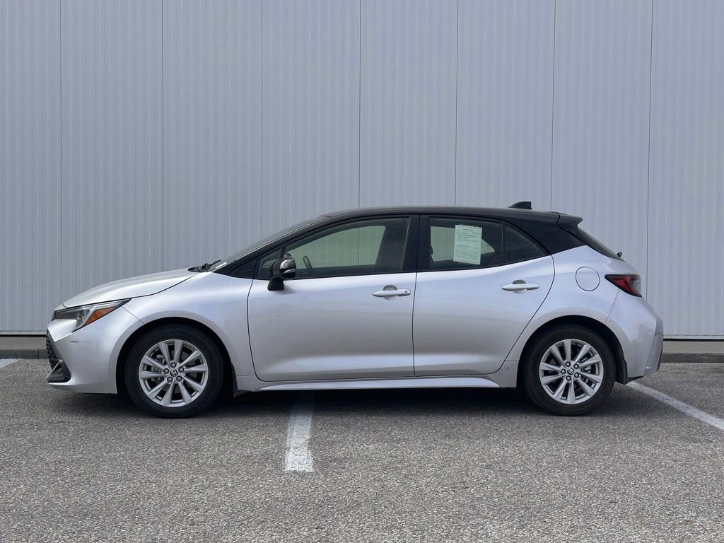 Used 2023 Toyota Corolla SE FWD image 2