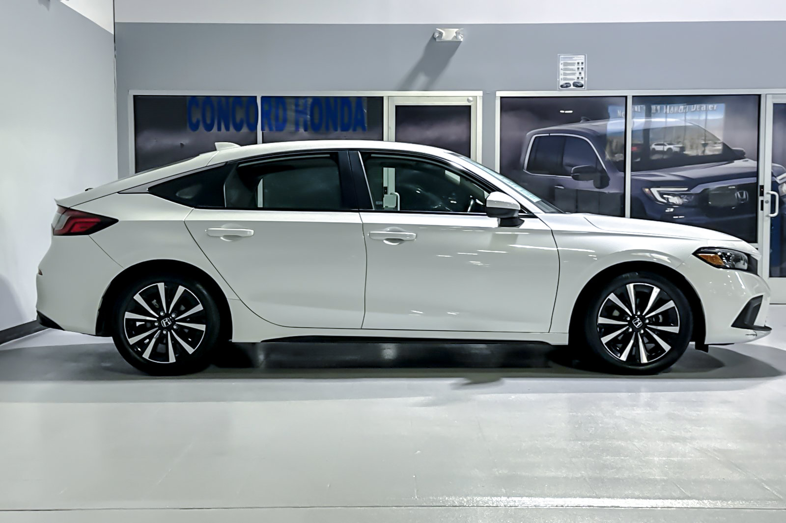 Certified 2024 Honda Civic EX-L image 8
