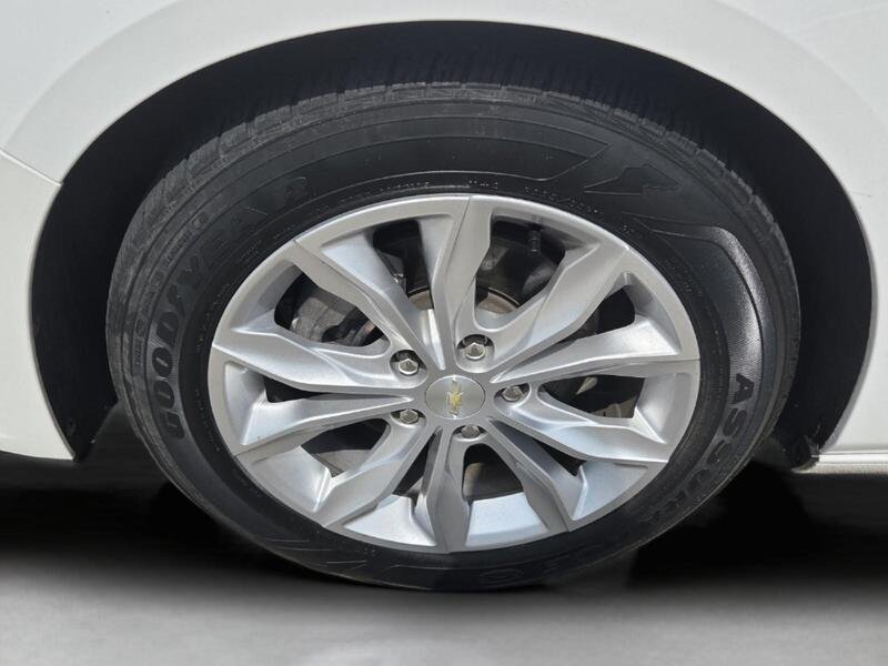 Used 2023 Chevrolet Malibu LT FWD image 9