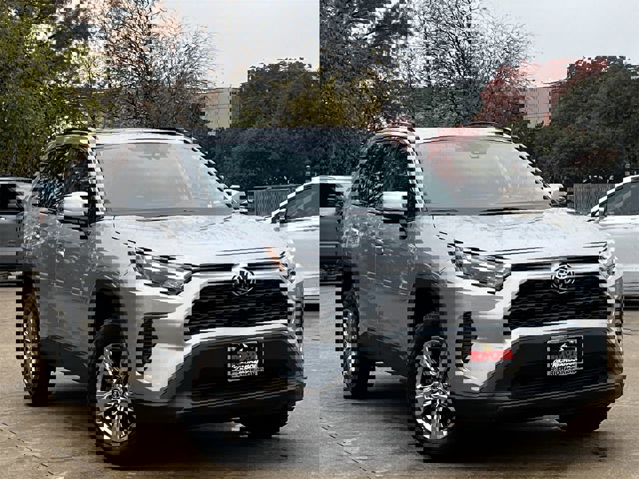 Used 2022 Toyota RAV4 XLE image 2