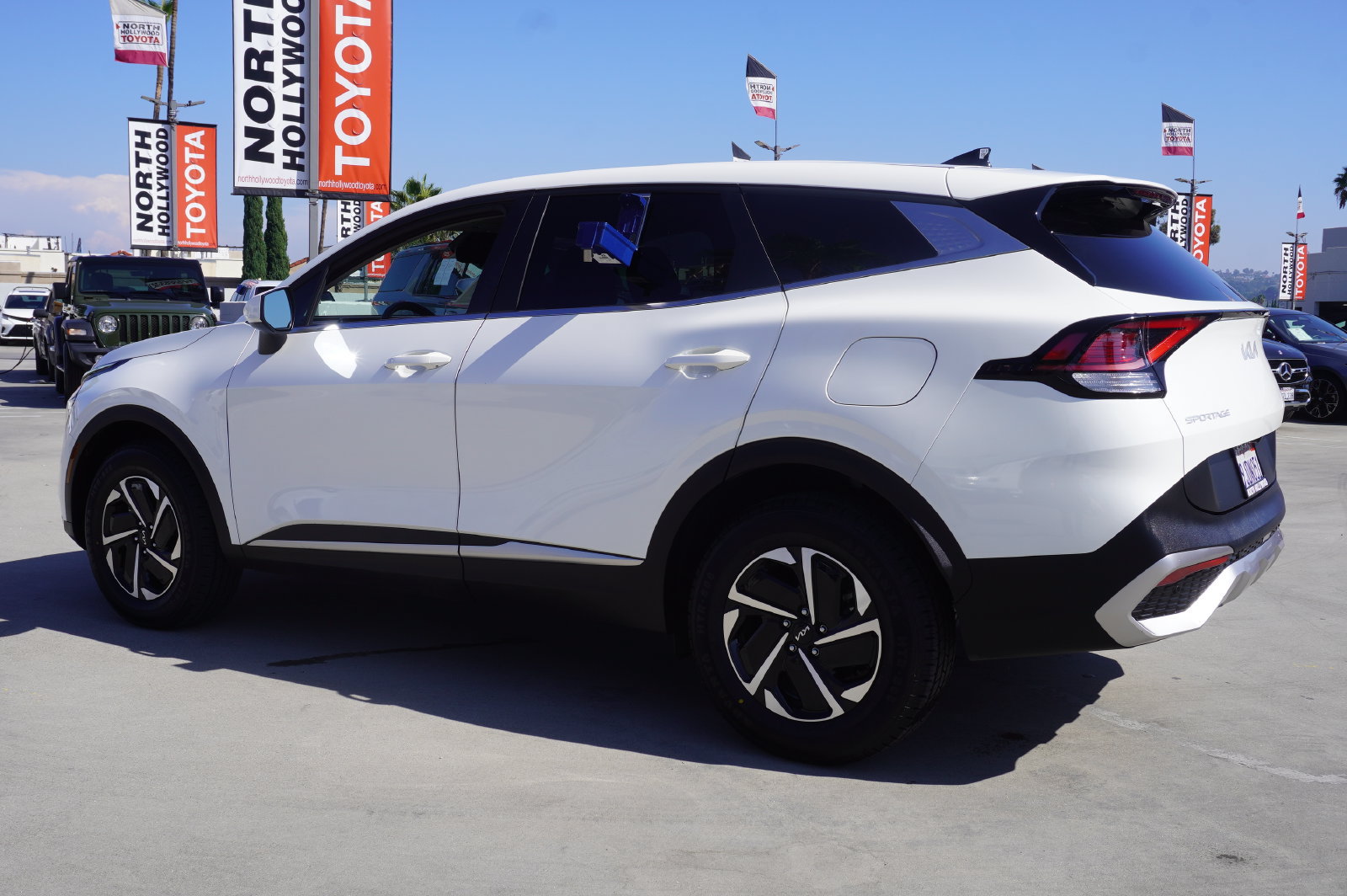 Used 2023 Kia Sportage LX AWD/4WD image 5