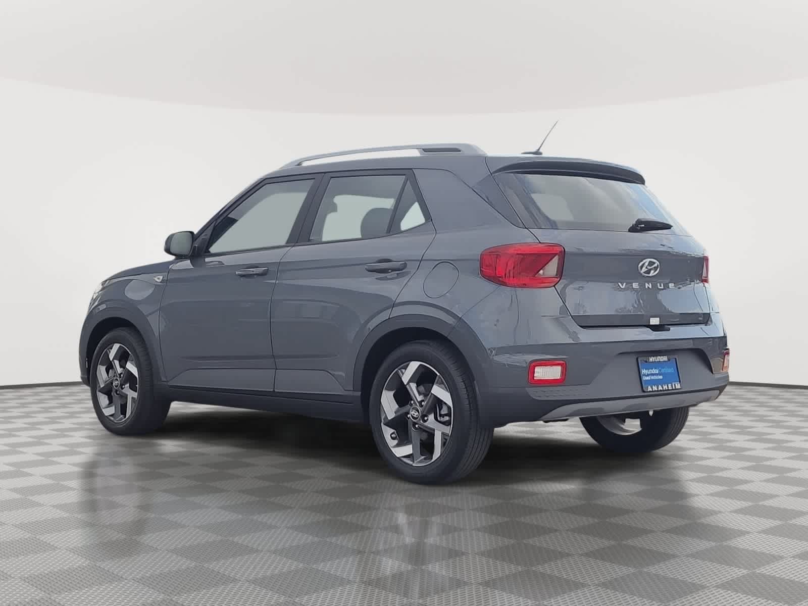 Used 2025 Hyundai Venue SEL FWD image 9