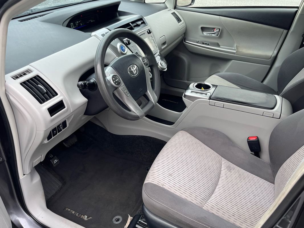 Used 2016 Toyota Prius V Two FWD image 9