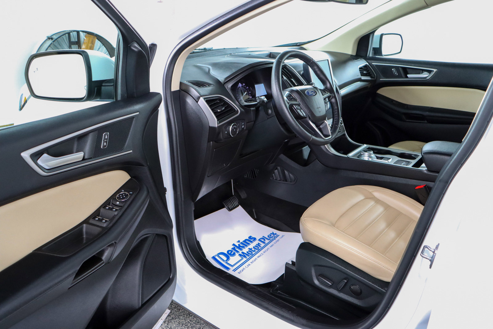 Used 2022 Ford Edge SEL w/ Convenience Package image 3