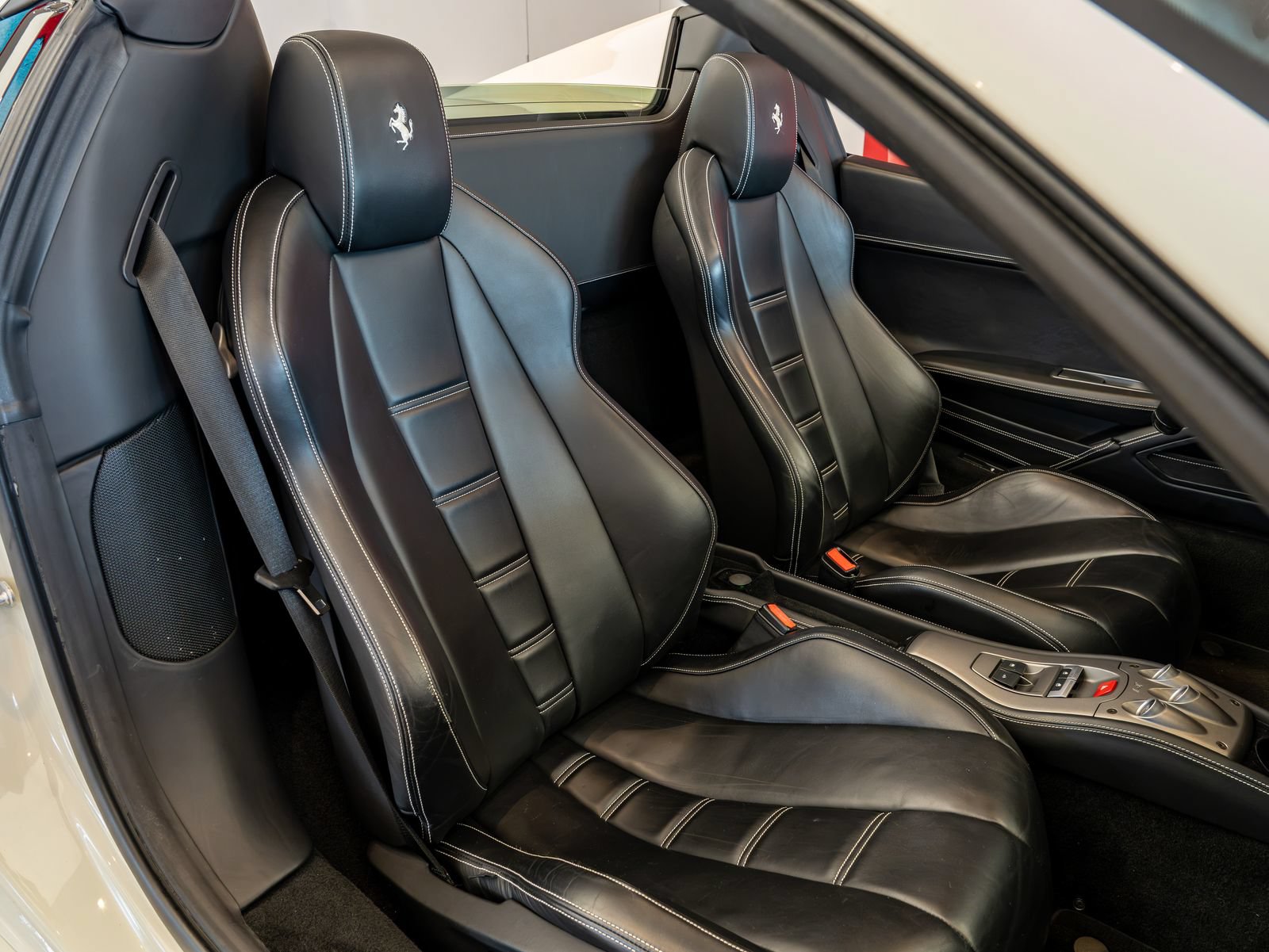 Certified 2015 Ferrari 458 Spider RWD image 19