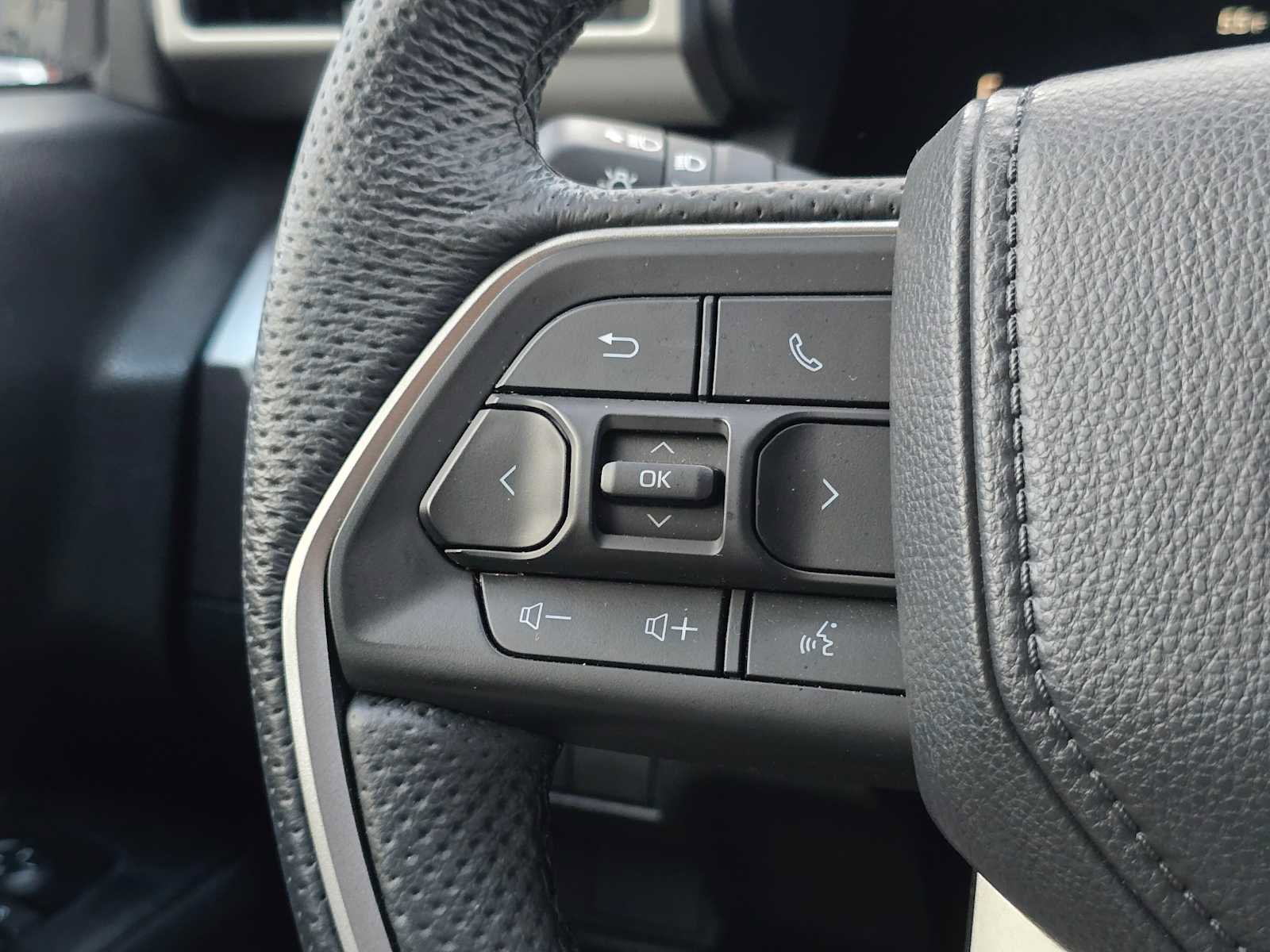 Certified 2025 Toyota Tacoma SR5 image 34