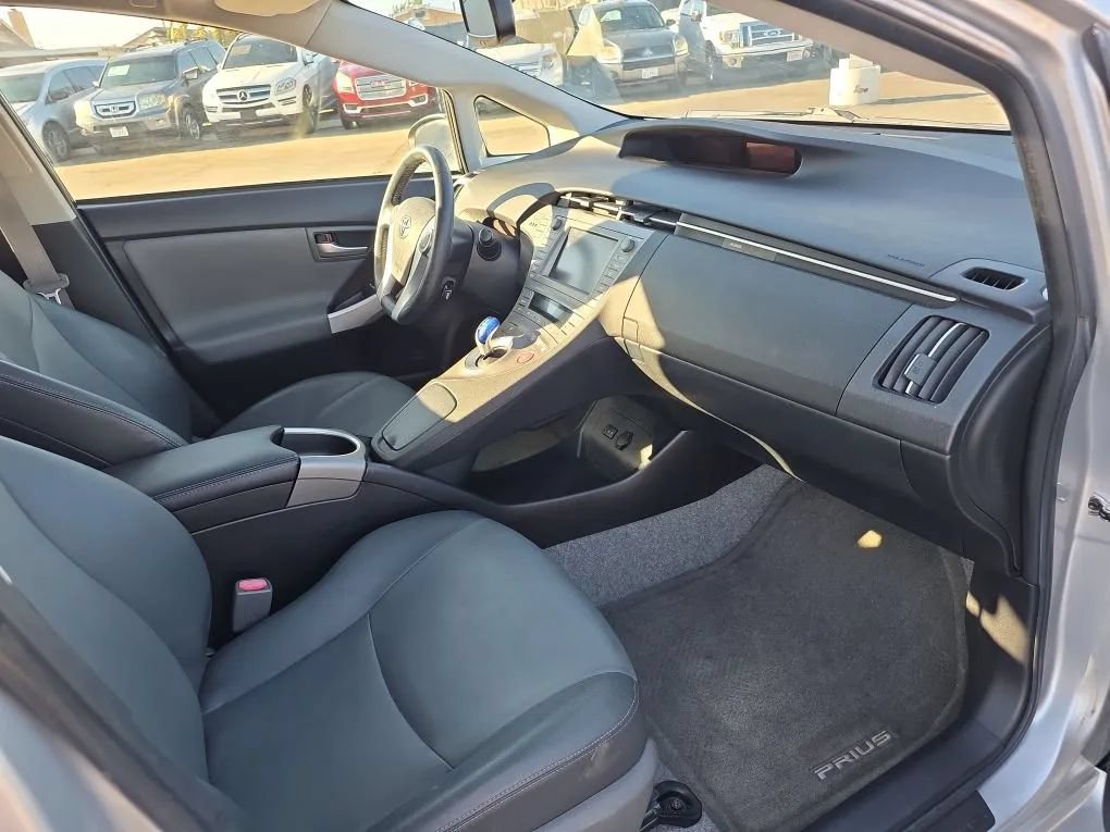 Used 2014 Toyota Prius Four w/ Solar Roof Package FWD image 11