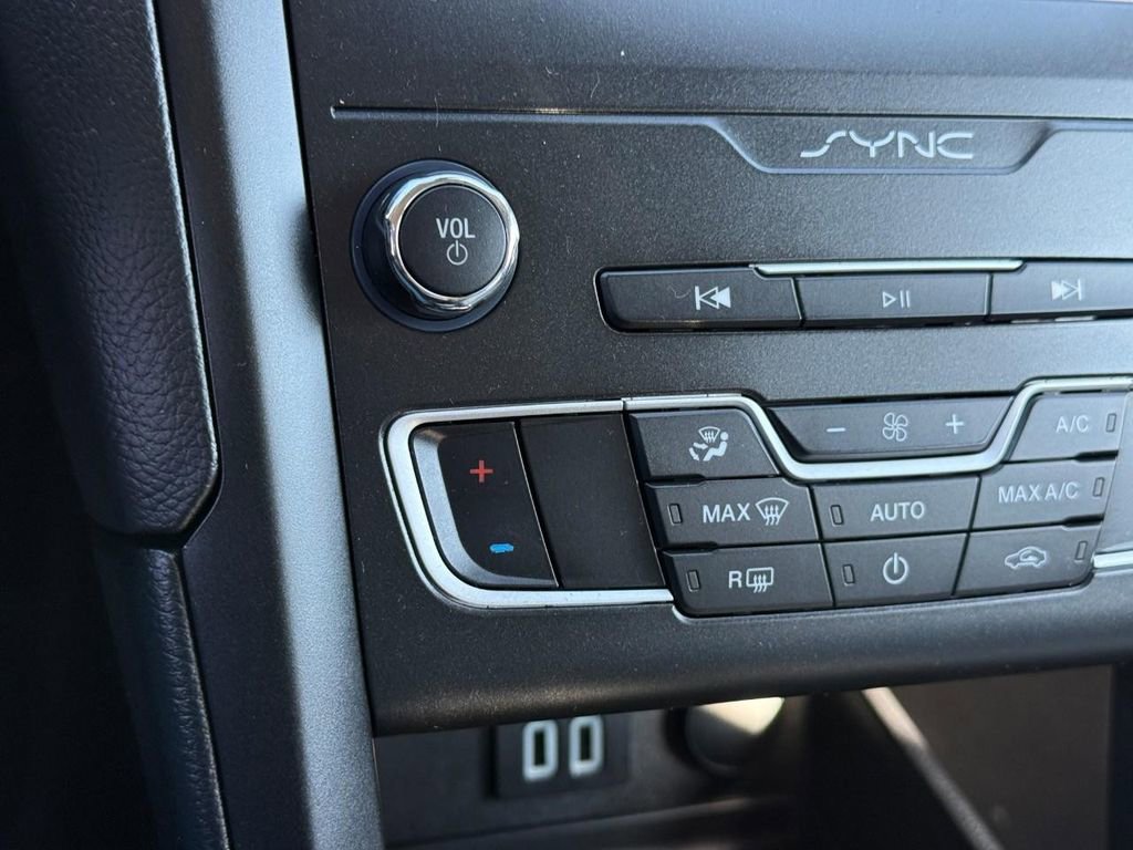 Used 2019 Ford Fusion SE w/ Equipment Group 151A image 24