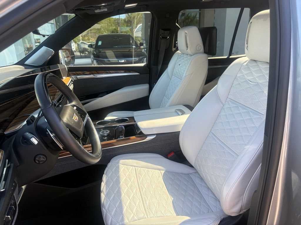 Certified 2025 Cadillac Escalade Sport Platinum AWD/4WD image 14