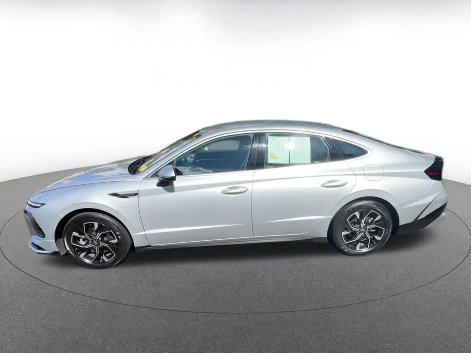 Used 2025 Hyundai Sonata SEL FWD image 9