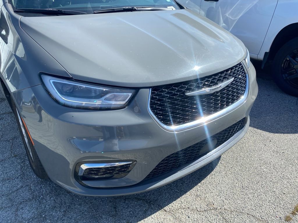 Used 2022 Chrysler Pacifica Touring-L FWD image 7