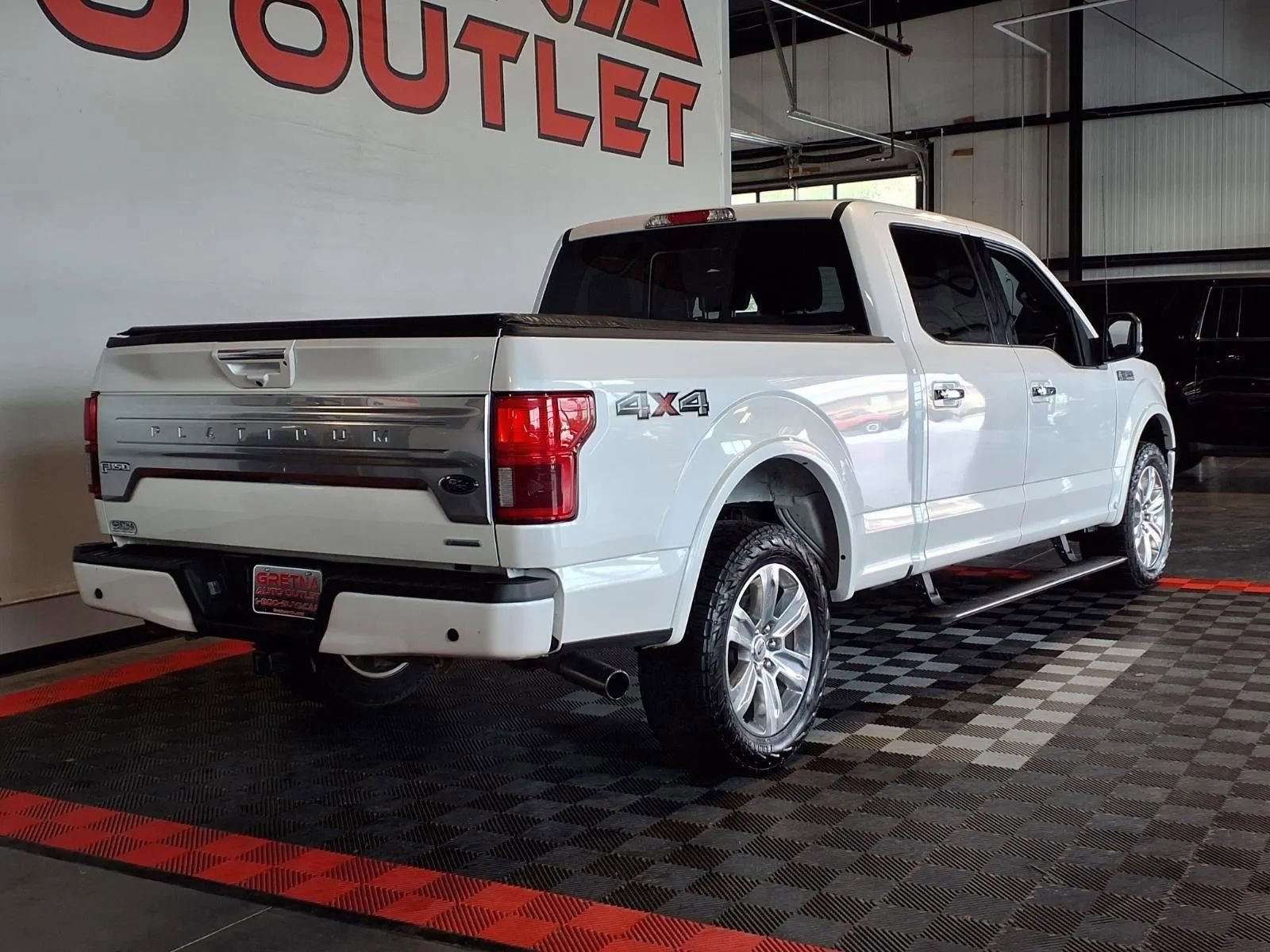 Used 2018 Ford F150 Platinum w/ Equipment Group 701A Luxury AWD/4WD image 6