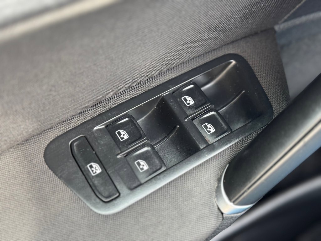 Used 2019 Volkswagen Golf 4-Door image 11