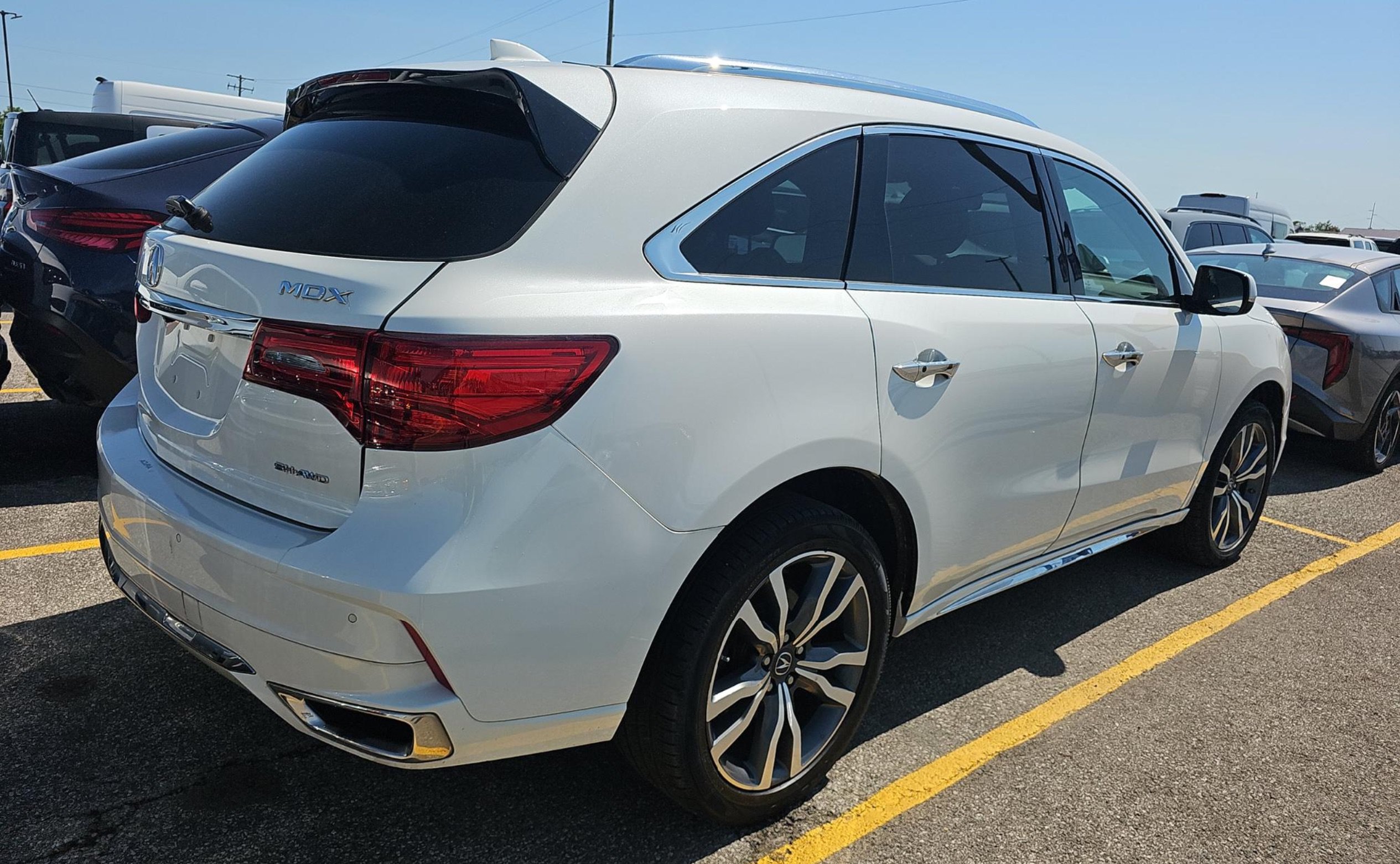 Used 2020 Acura MDX SH-AWD w/ Advance Package image 4