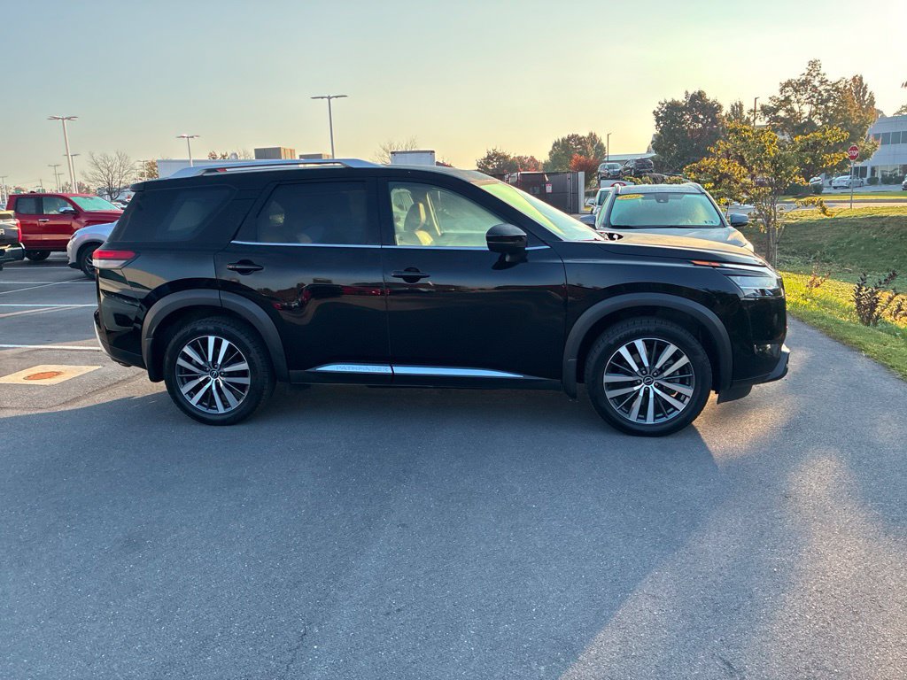 Used 2022 Nissan Pathfinder Platinum AWD/4WD image 5