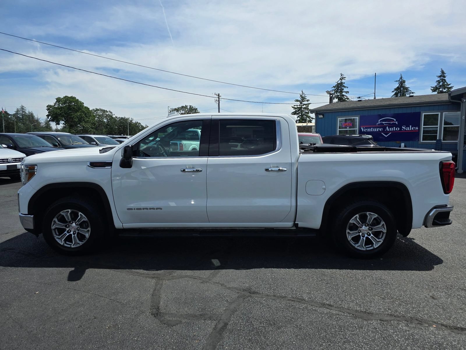 Used 2020 GMC Sierra 1500 SLT w/ Driver Alert Package II AWD/4WD image 2