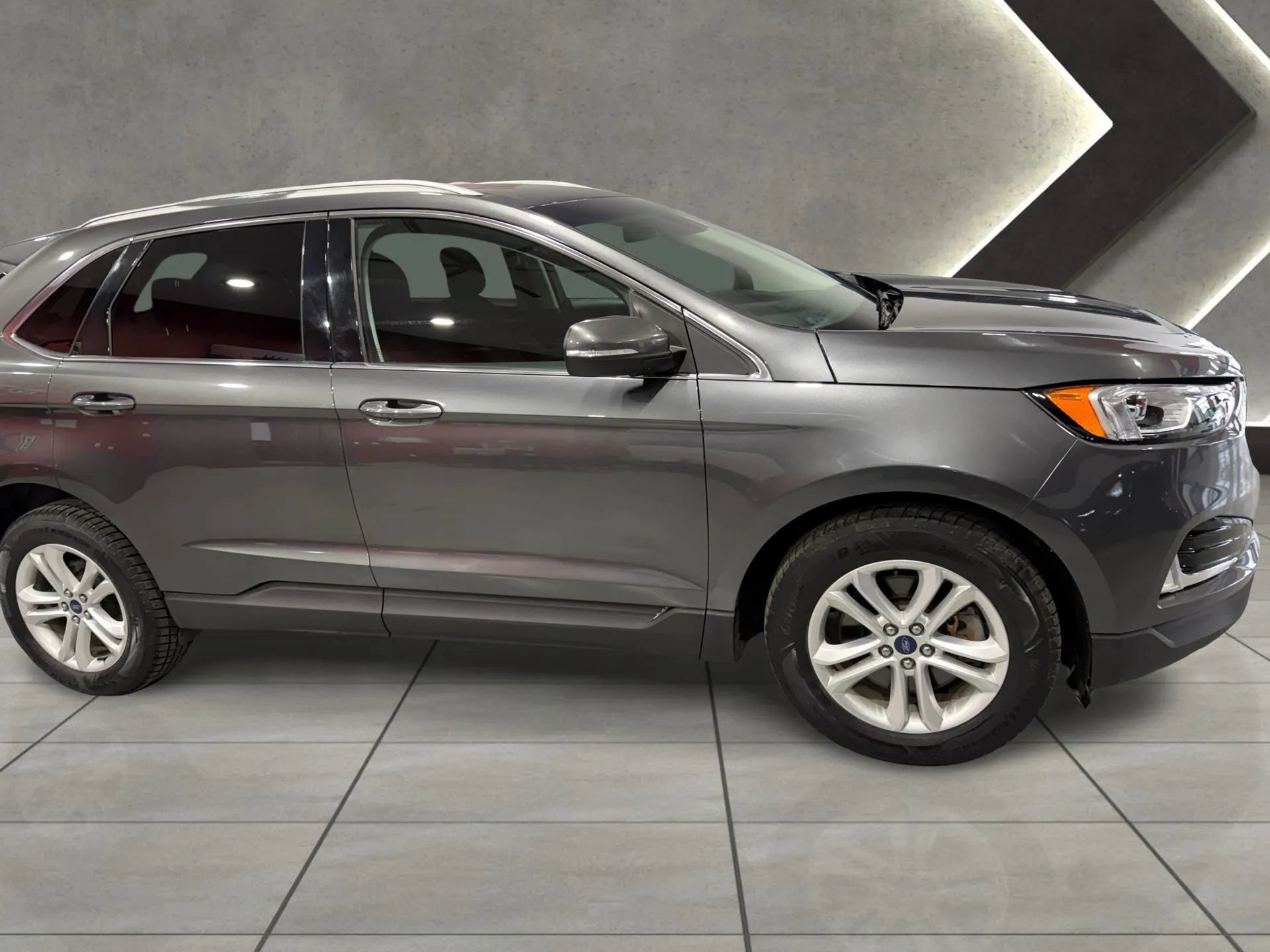 Used 2019 Ford Edge SEL w/ Cargo Accessory Package AWD/4WD image 2