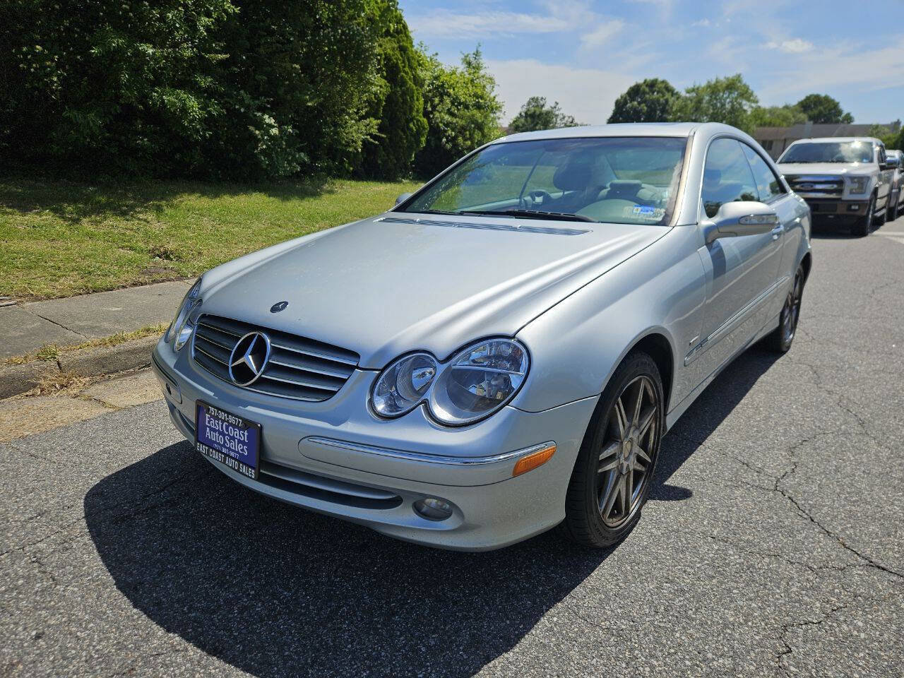 Used 2005 Mercedes-Benz CLK 320 Coupe image 3