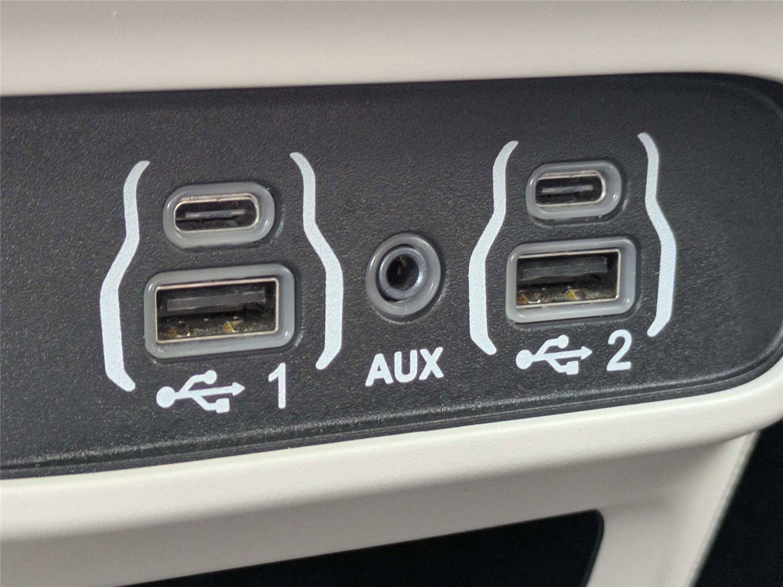 Used 2024 Chrysler Pacifica Touring-L image 26