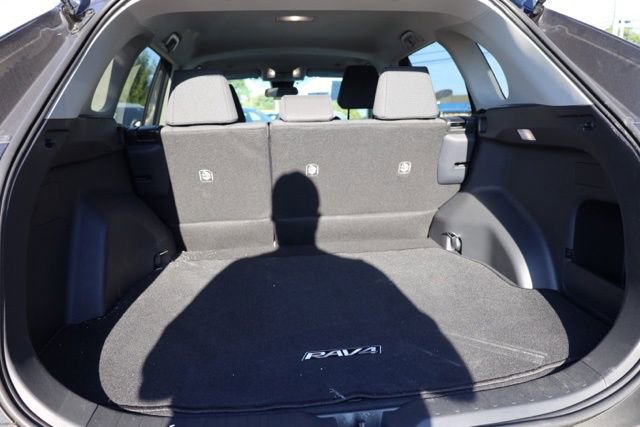 Used 2024 Toyota RAV4 LE image 31