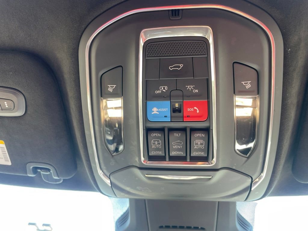 Used 2024 Jeep Wagoneer Launch Edition AWD/4WD image 29
