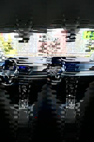 Used 2023 Volkswagen Taos SE AWD/4WD image 18