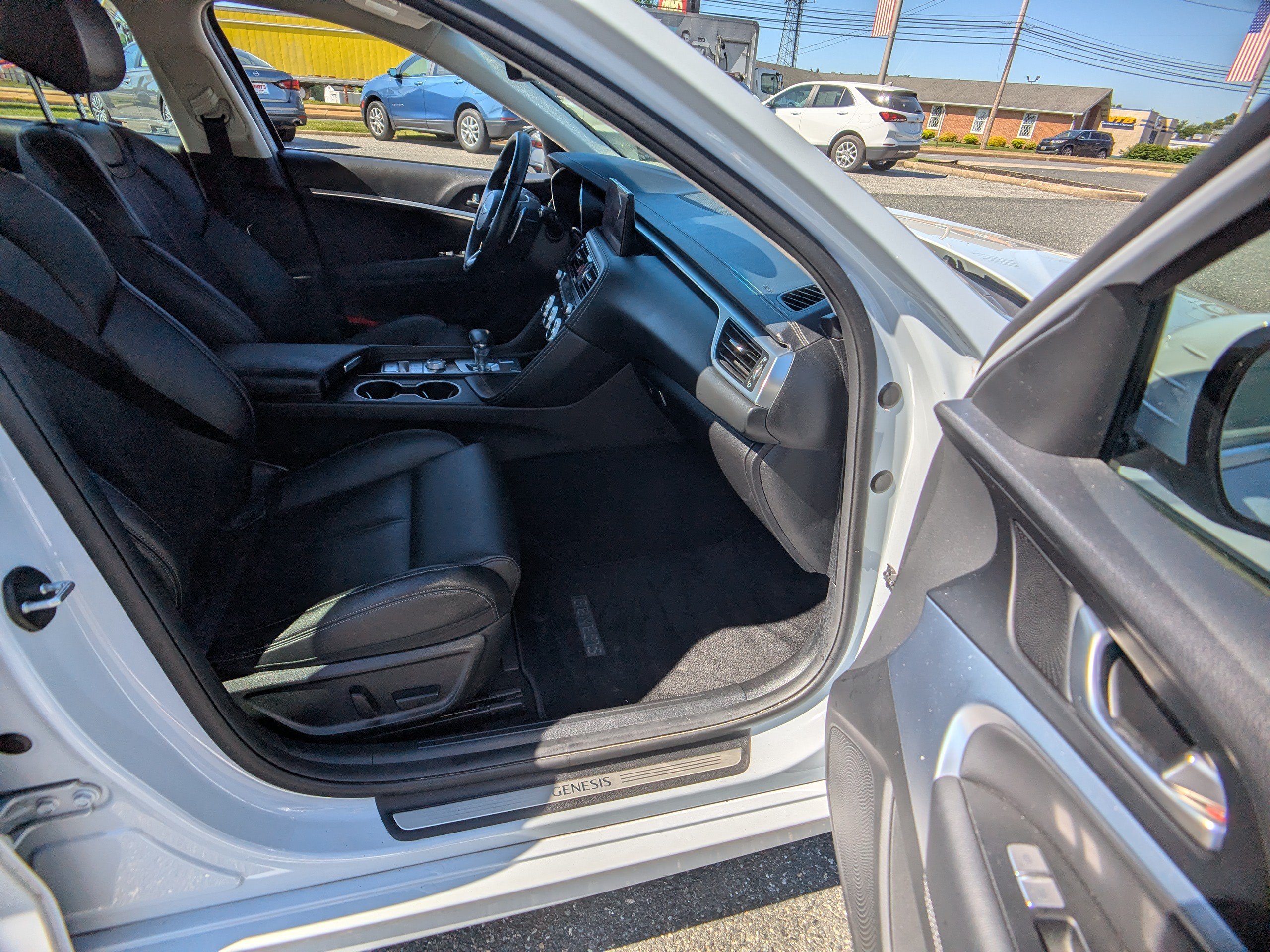Used 2023 Genesis G70 2.0T AWD/4WD image 12