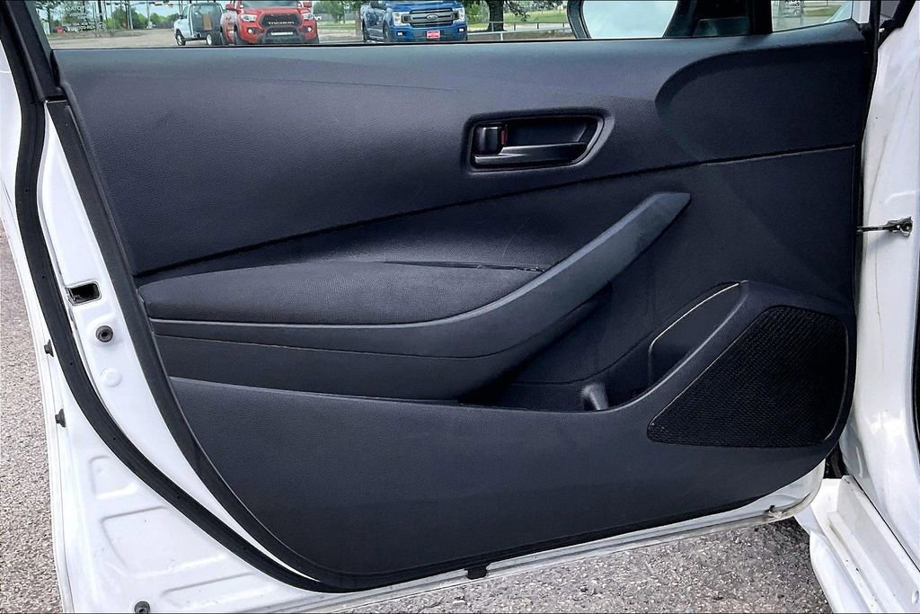 Used 2022 Toyota Corolla LE FWD image 17