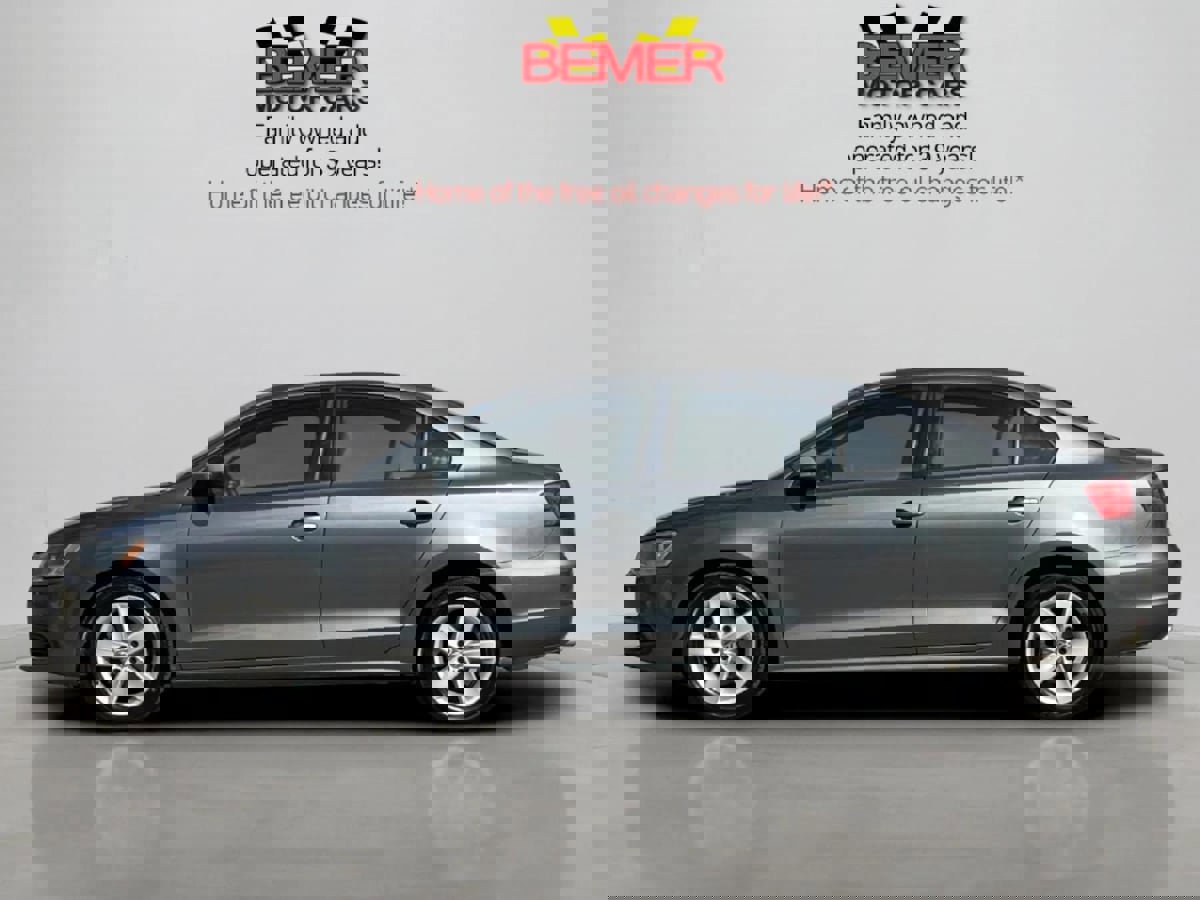 Used 2012 Volkswagen Jetta TDI image 2