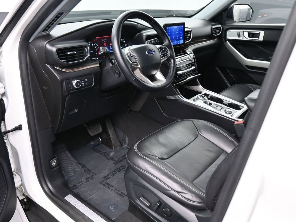 Used 2022 Ford Explorer Limited w/ Equipment Group 301A image 2