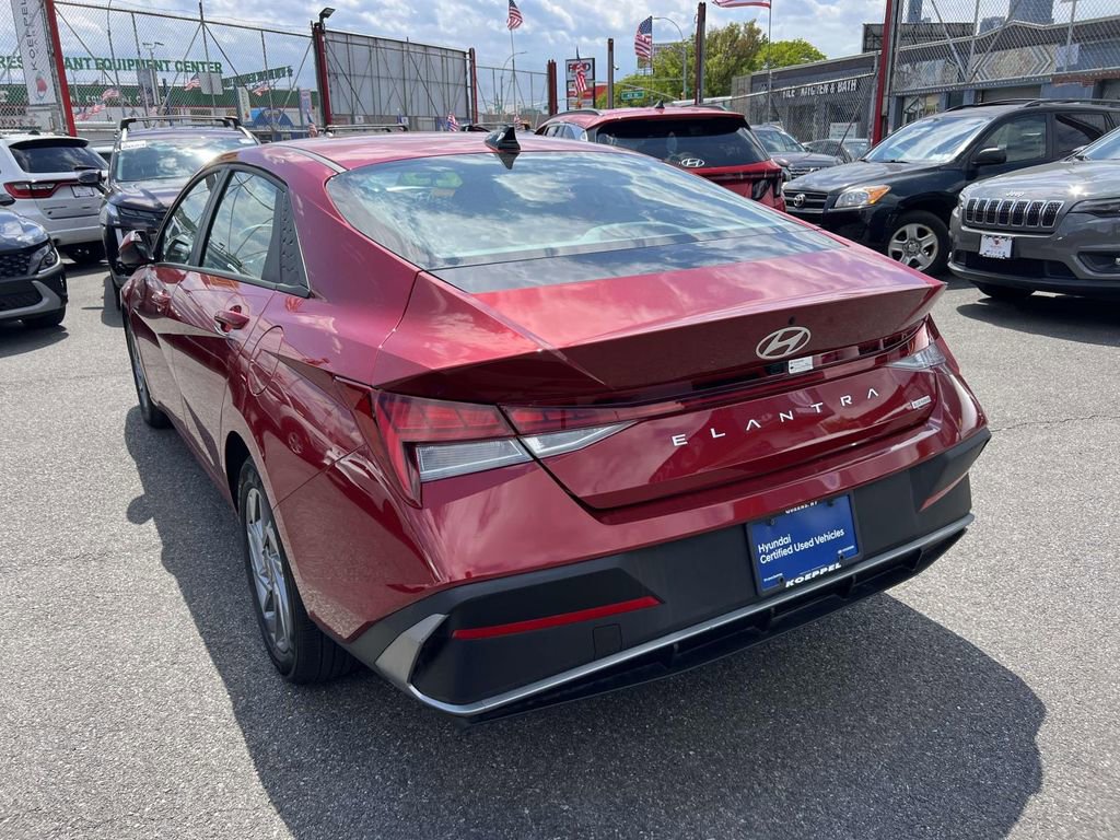 Certified 2025 Hyundai Elantra Hybrid FWD image 5
