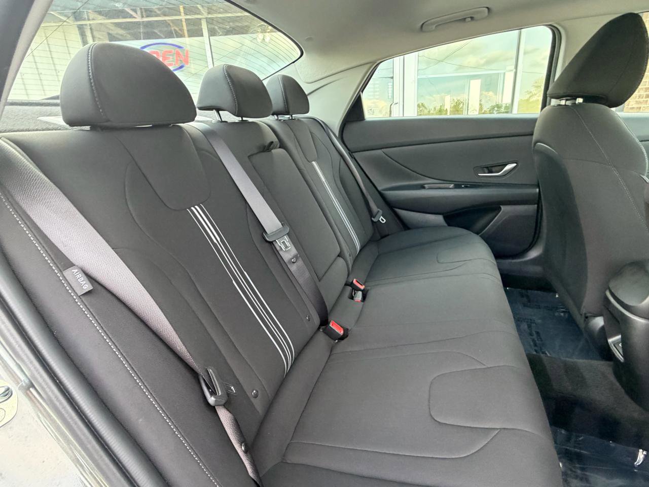 Used 2025 Hyundai Elantra SEL image 25