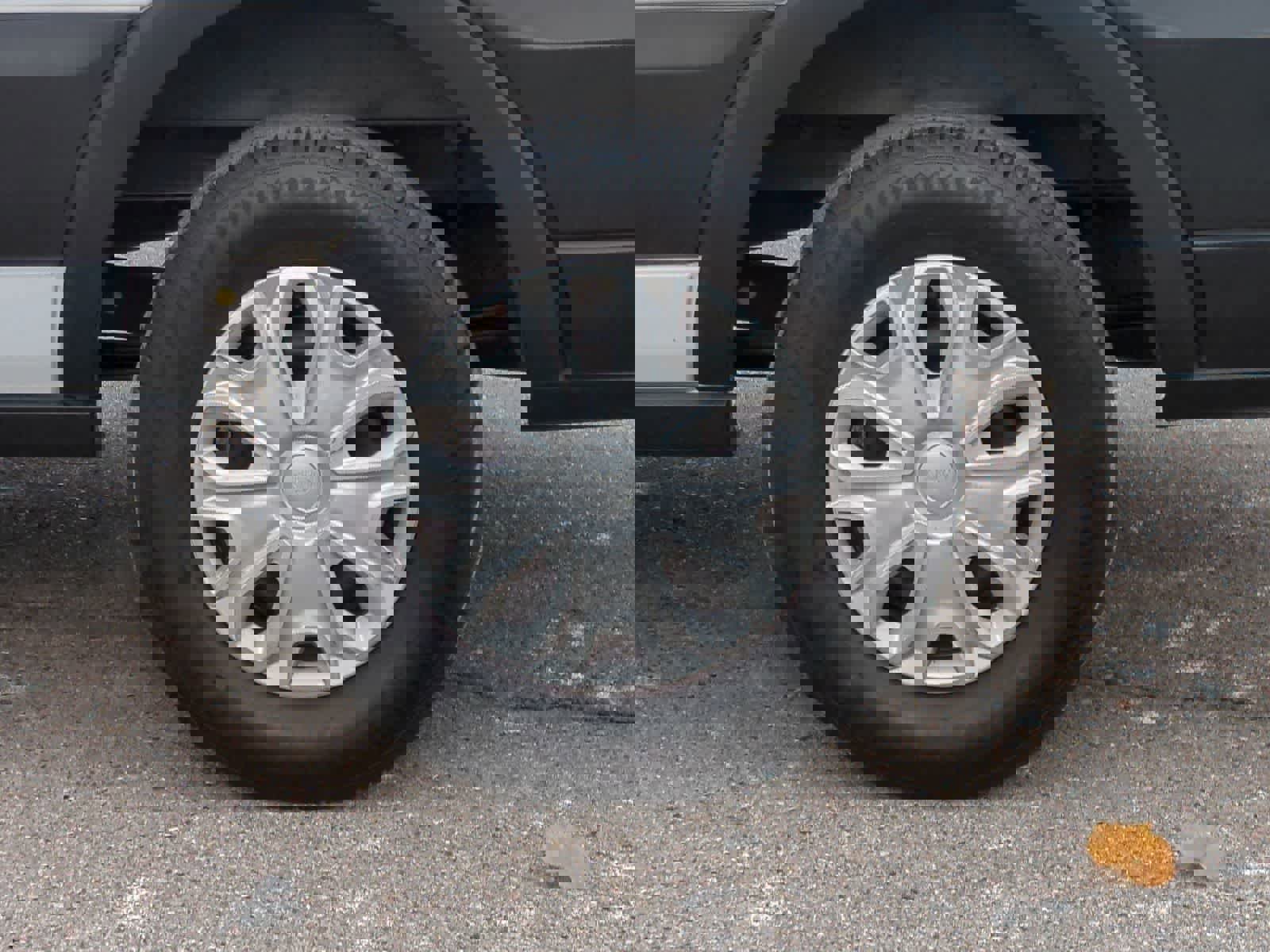 Used 2023 Ford Transit 350 XLT image 14