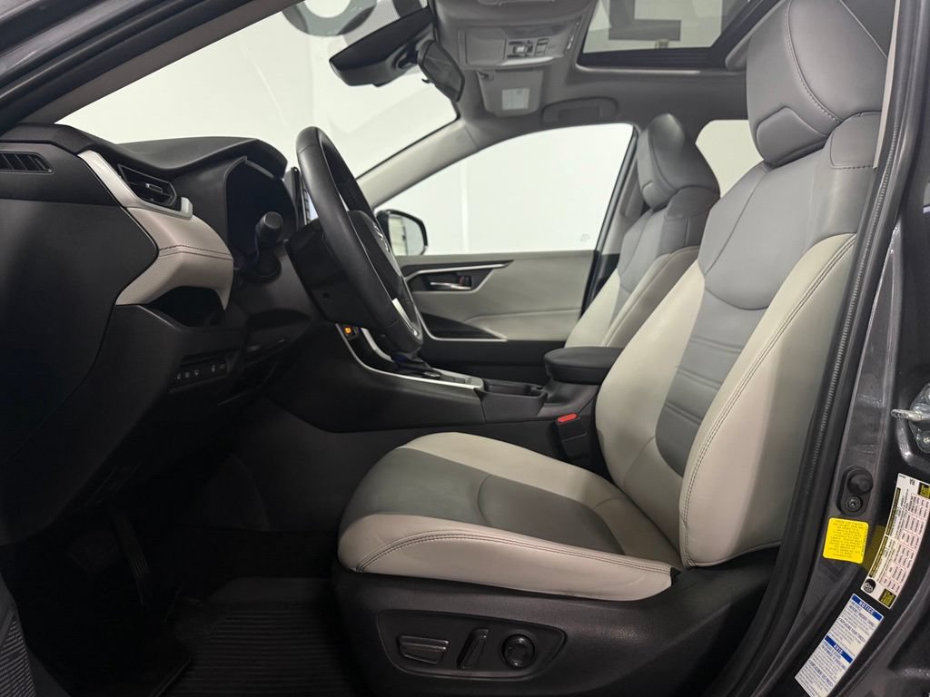 Used 2021 Toyota RAV4 XLE Premium AWD/4WD image 9