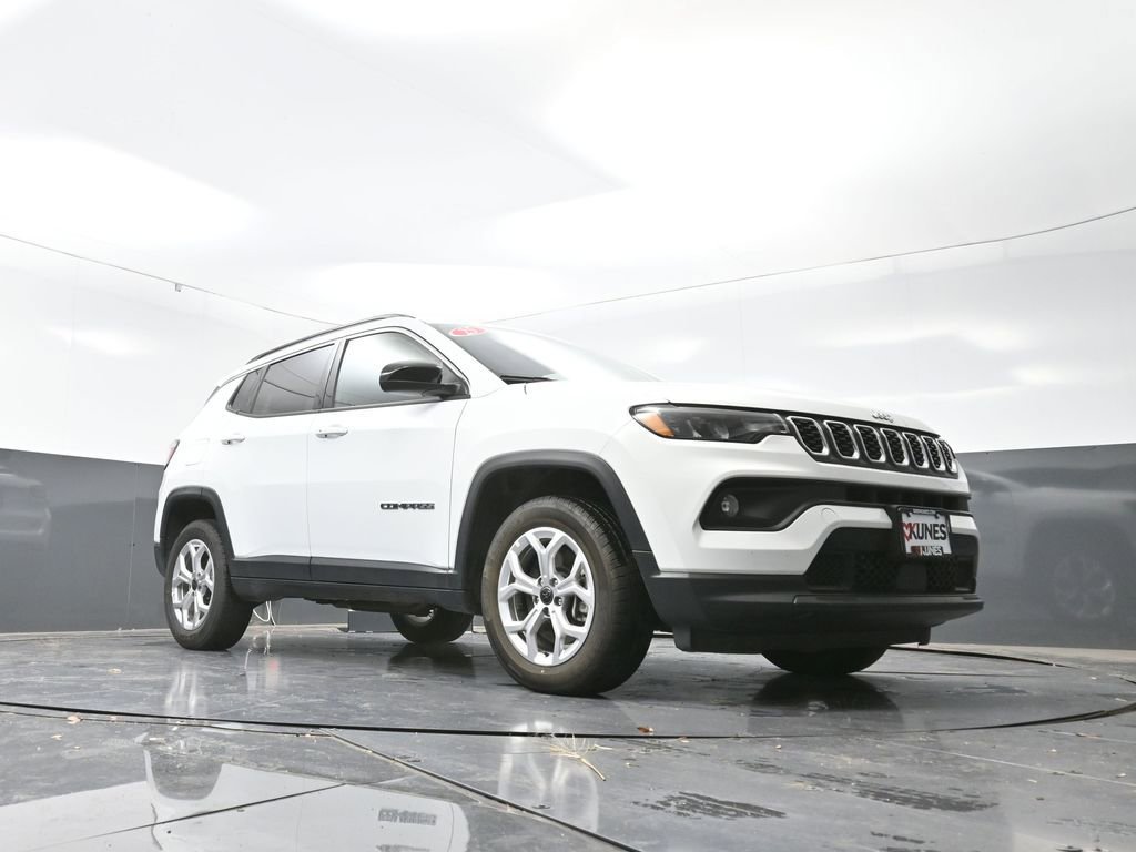 Used 2025 Jeep Compass Latitude AWD/4WD image 25